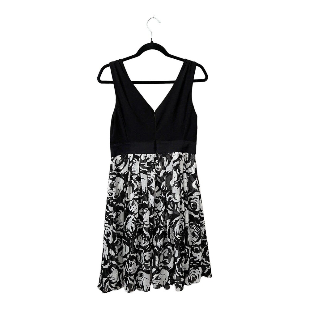 White House Black Market Sleeveless Pleated Black & WhiteFloral Dress Size 10